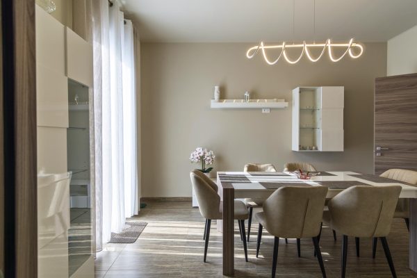 sala da pranzo con servizi residenza grazioli